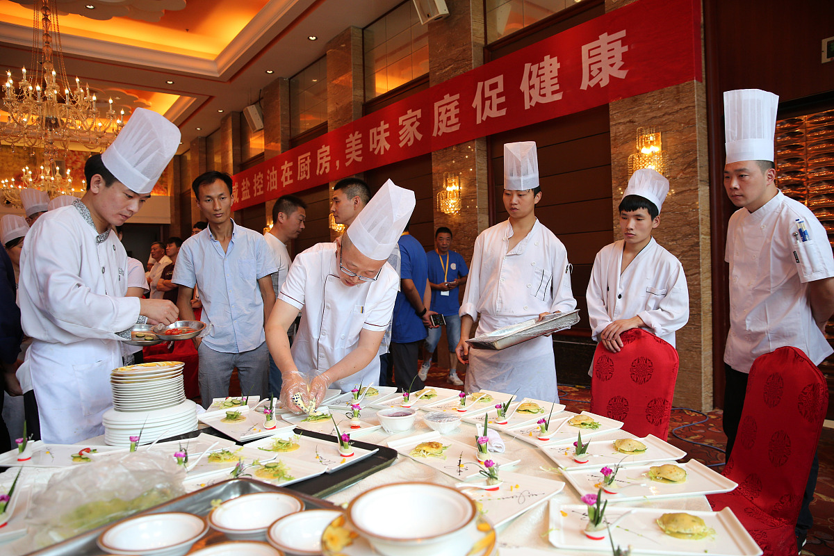 天津欧米奇西点西餐学院有西餐主厨专业吗？