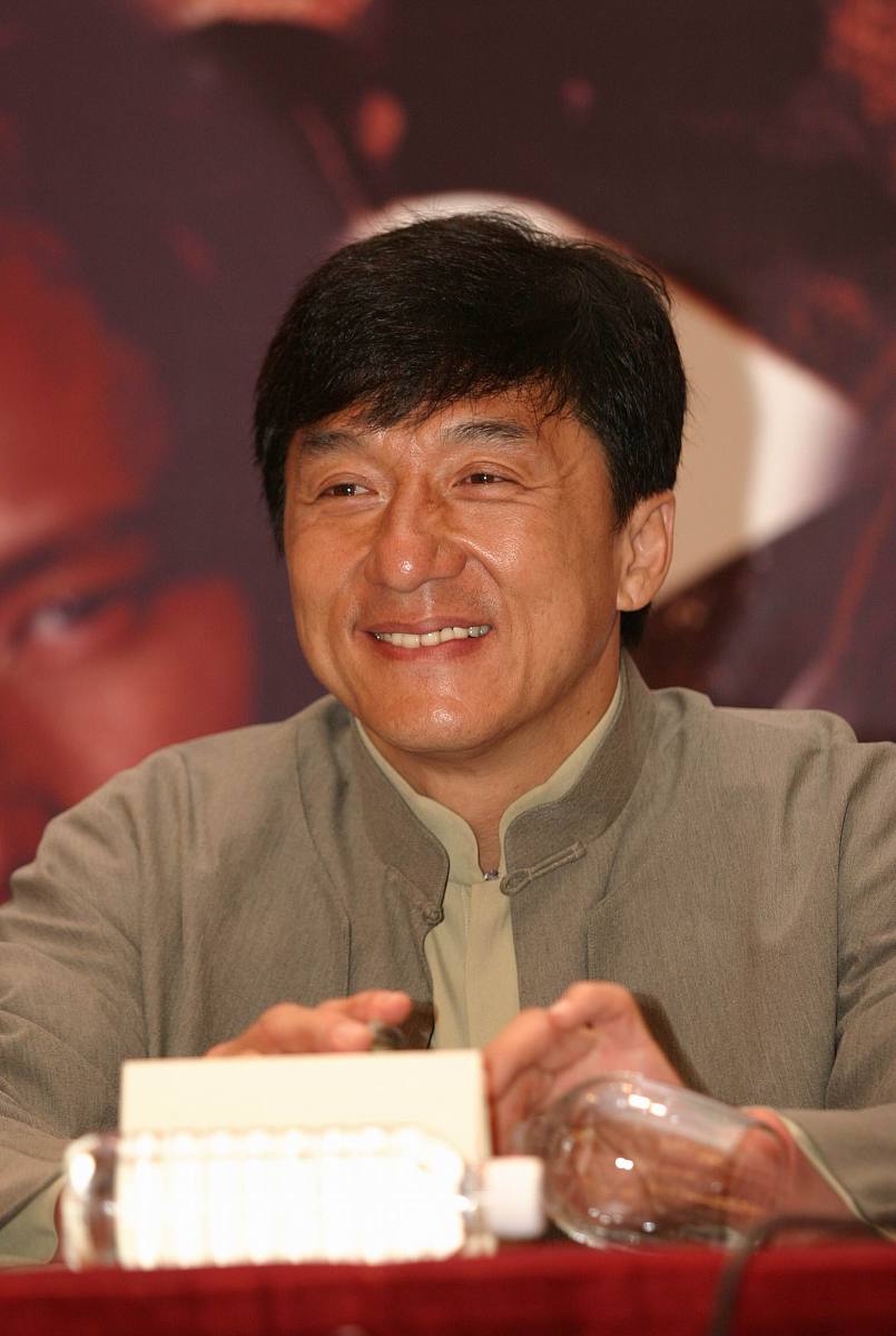 2004年9月20日,《新警察故事》在上海举行了新闻发布会及电影首映礼.
