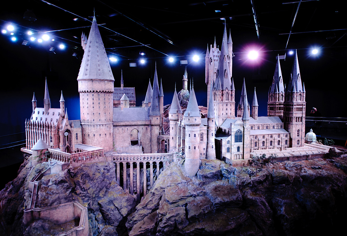 没有魔法更痛苦吗？从平等、成就感和自主性探讨