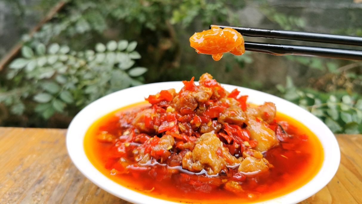 辣椒酱的家常做法,没任何添加剂,香辣过瘾,放两个月不会坏