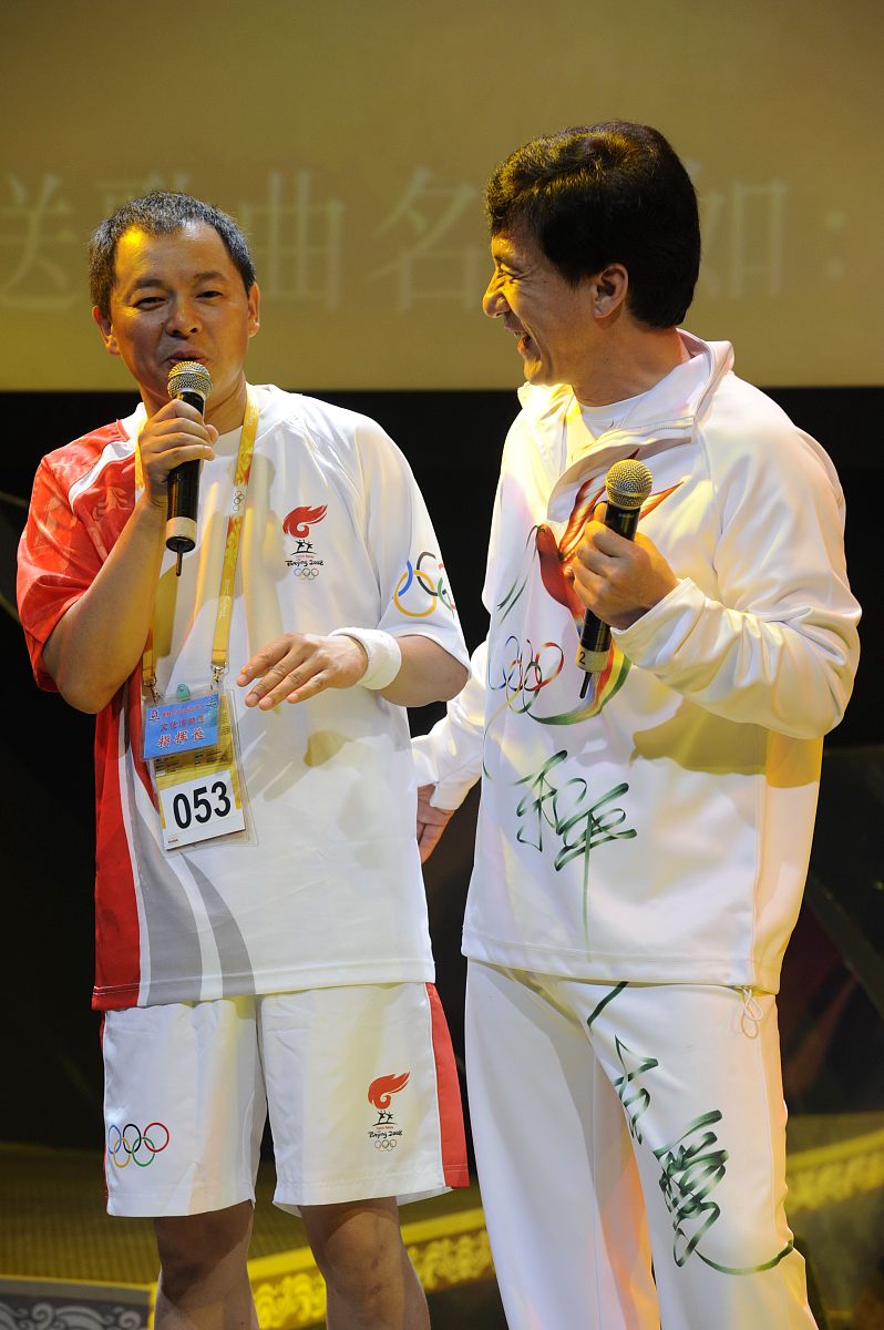 2008年8月7日,北京,《北京2008年奥运会歌曲专辑成龙版》专辑发布会举