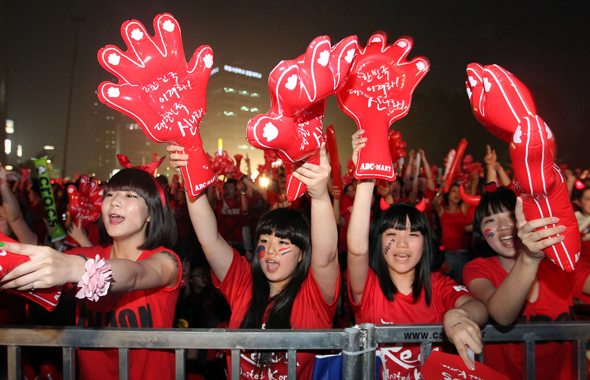2010年6月17日,韩国首尔,2010世界杯b组次轮,韩国vs阿根廷,众多红魔球