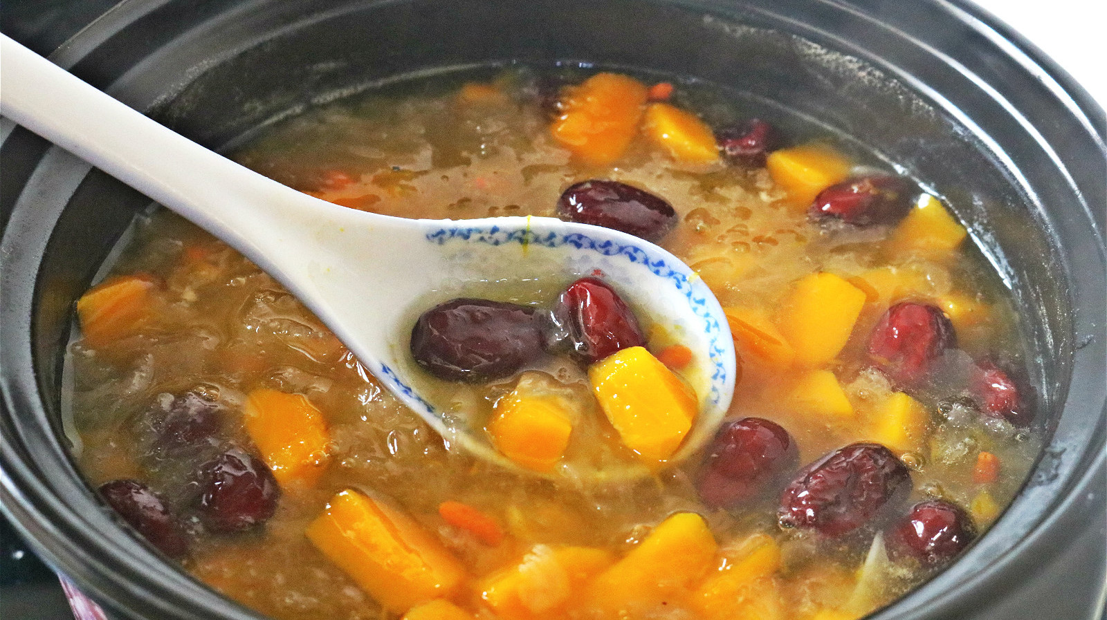 银耳南瓜汤的小窍门,用这个方法熬出的汤又粘又稠,真是太好喝了