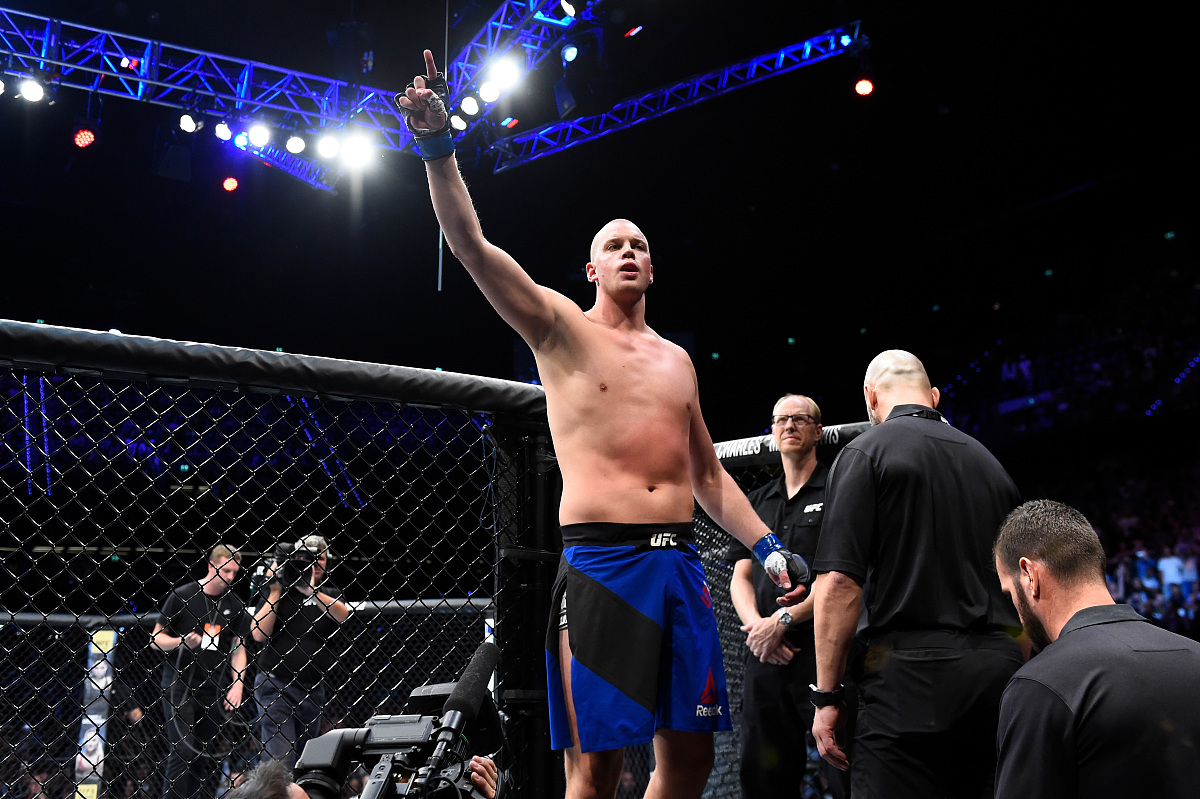 WWE大块头对决小钢炮！布朗森·里德vs.户泽阳精彩解说