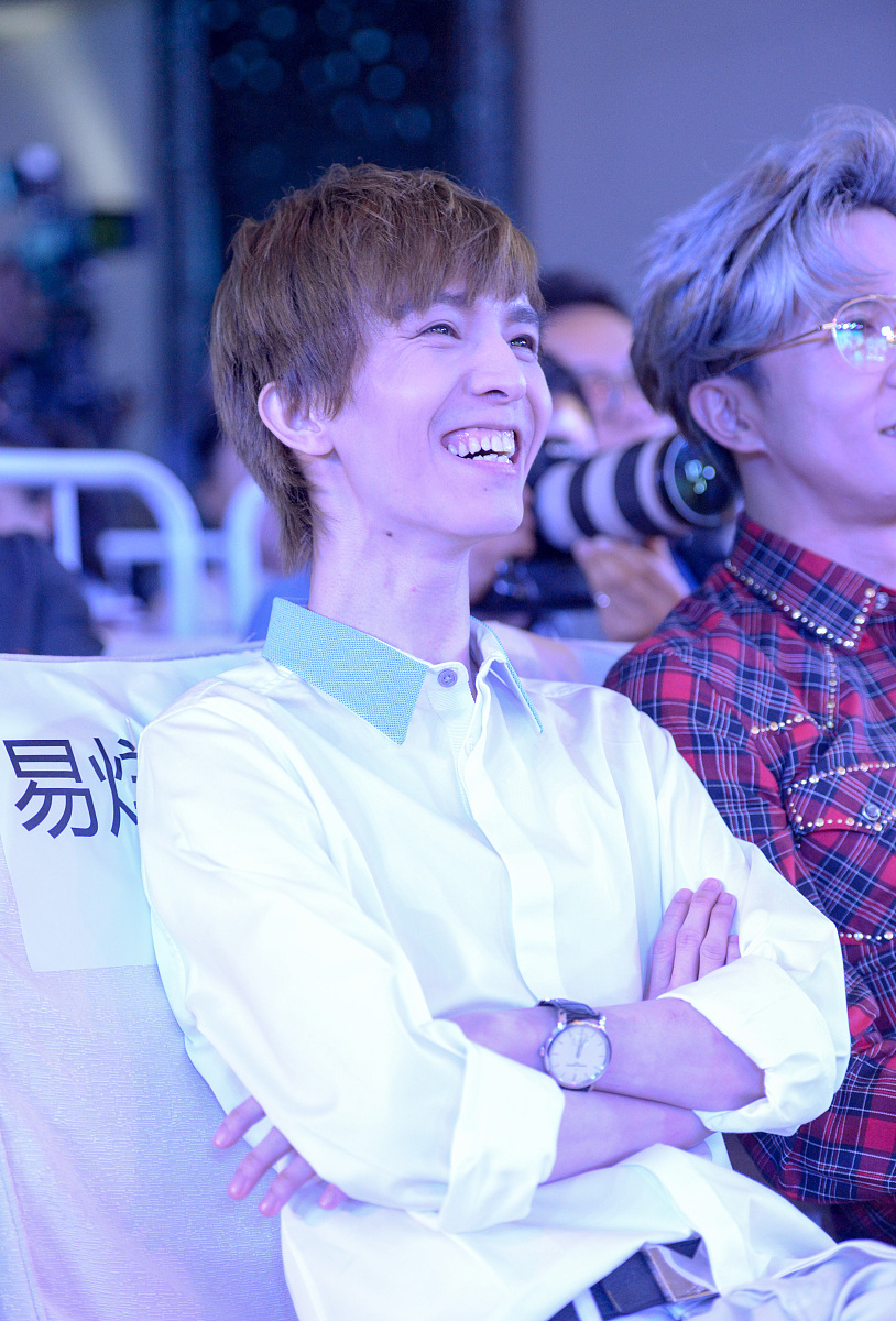 五四青年节之际结合公司工作写一篇情景朗诵剧的剧本要求时长不吵根本7分钟朗诵人员5人以内要求剧本效果为获奖级别