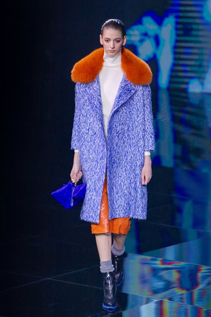 帮我写一段服装设计大衣系列设计的灵感带上主题的名称