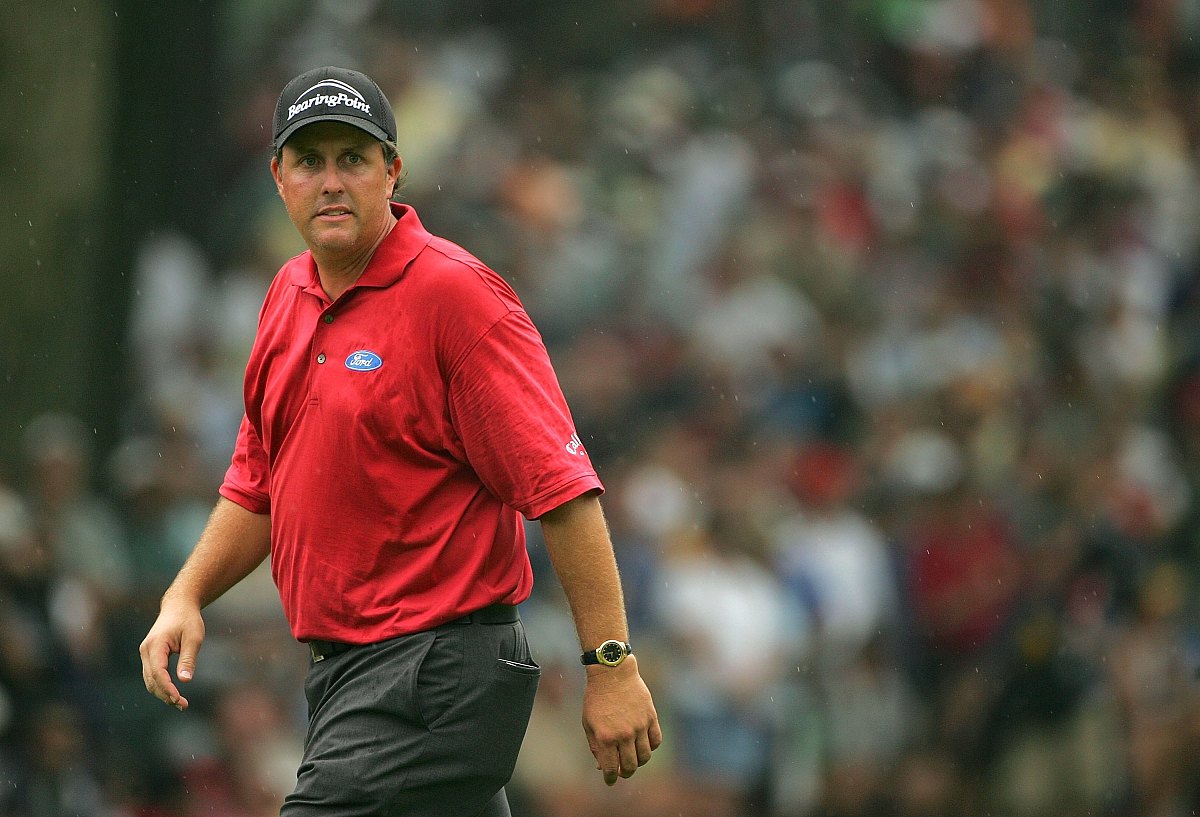 medina<strong>h</strong>, il - august 18:  phil mickelson walks on the seventh