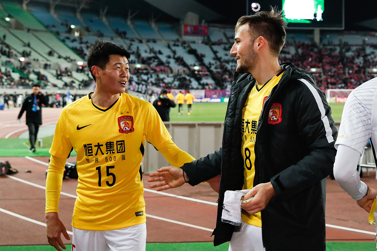 2018亚冠小组赛g组:大阪樱花0-0广州恒大淘宝 赛后恒大众将向远征军致