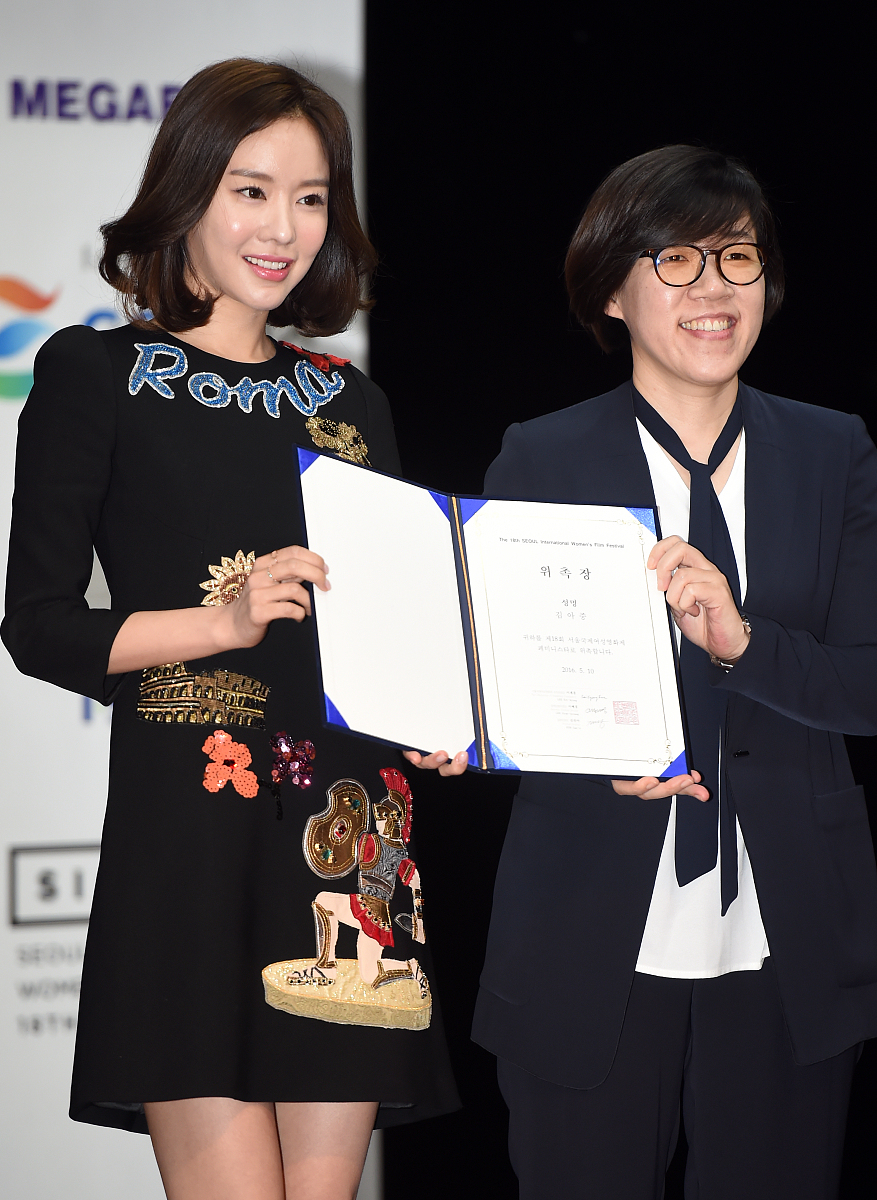 2016年5月10日,韩国首尔,金亚中助阵首尔国际女星电影节记者会.***_**