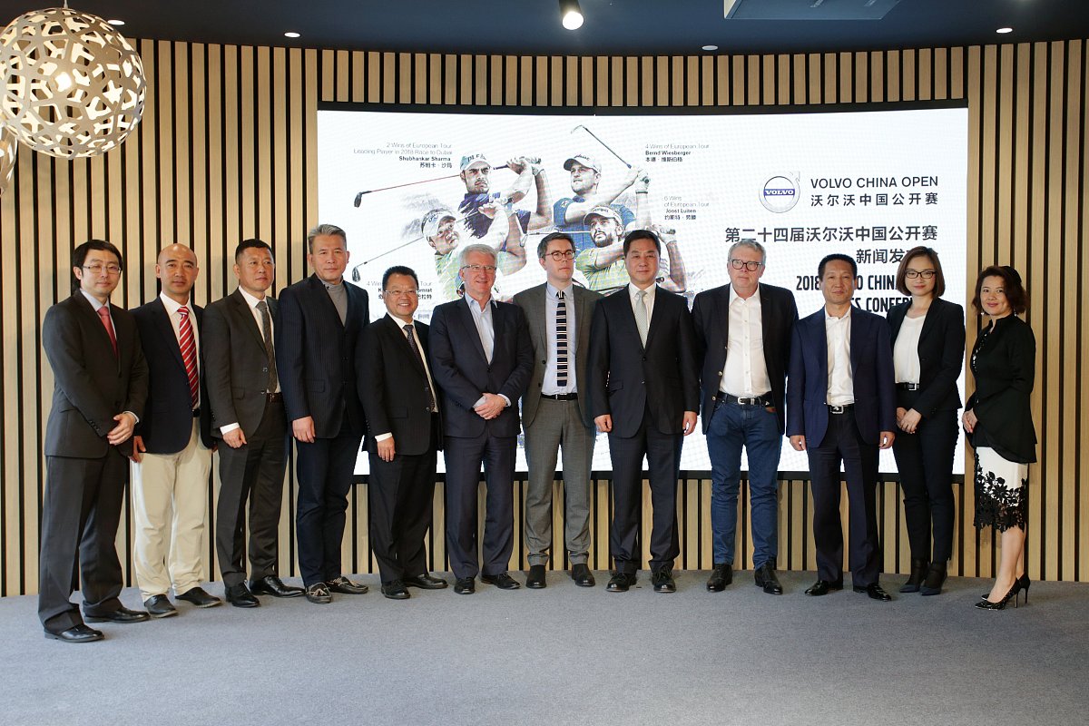 新能源商界的父女兵并肩上阵并不罕见但最新一例格外引人注目：四川首富刘汉元之女刘舒琪正式接棒成为市值超1700亿元的通威股份新任董事长。根据这个话题写一篇500字文章并且给出30个字标题