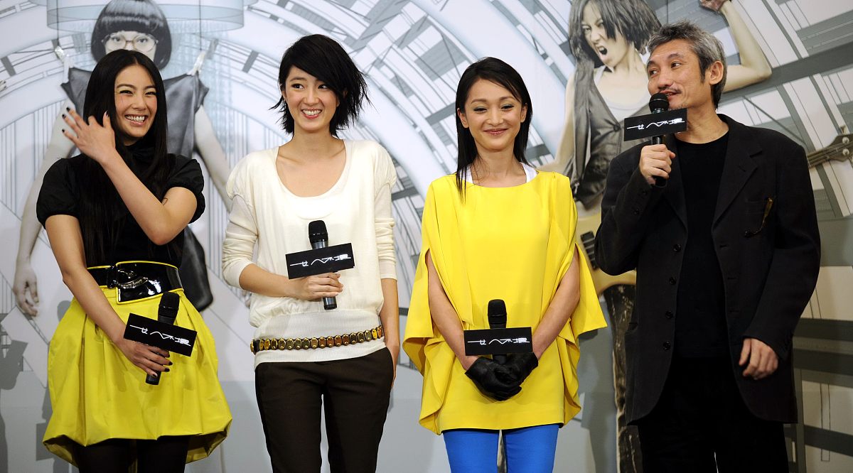 2008年10月12日,北京,电影《女人不坏》海报发布活动.张雨绮 桂纶镁 