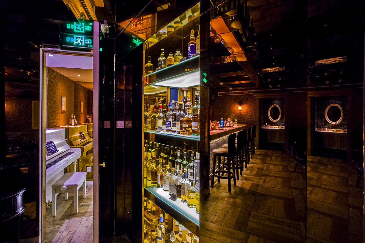 写一段关于K·one plus酒吧的简介