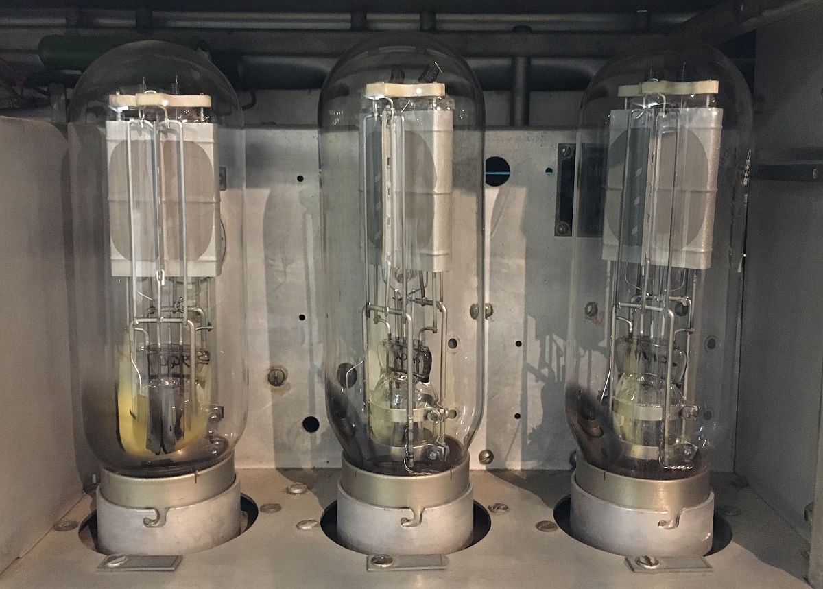 管式高速离心机：高效率分离的利器