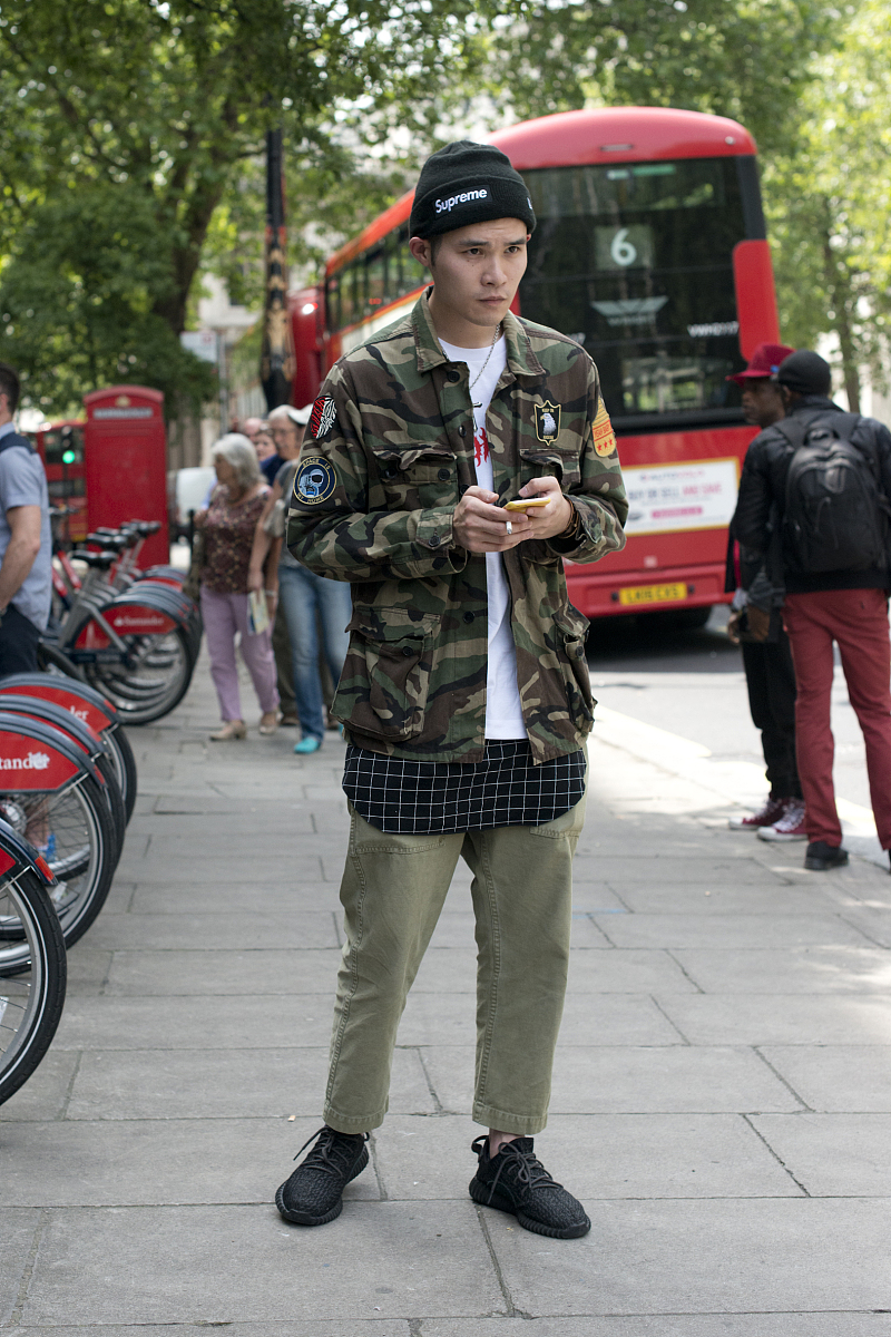 请对wtaps这个品牌从名称、标识、slogan、音乐、故事等方面进行分析