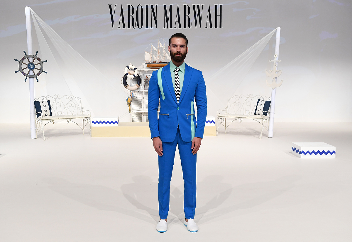 当地时间2016年10月23日,迪拜,2017春夏迪拜时装周:varoin marwah 品