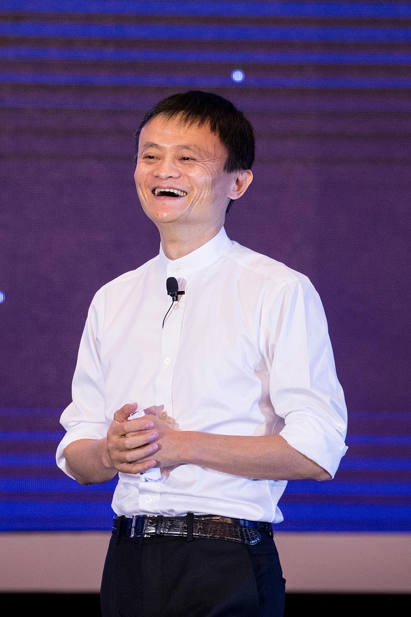 2015年5月20日,杭州,在全球女性创业者大会上,马云发表演讲并与现场女