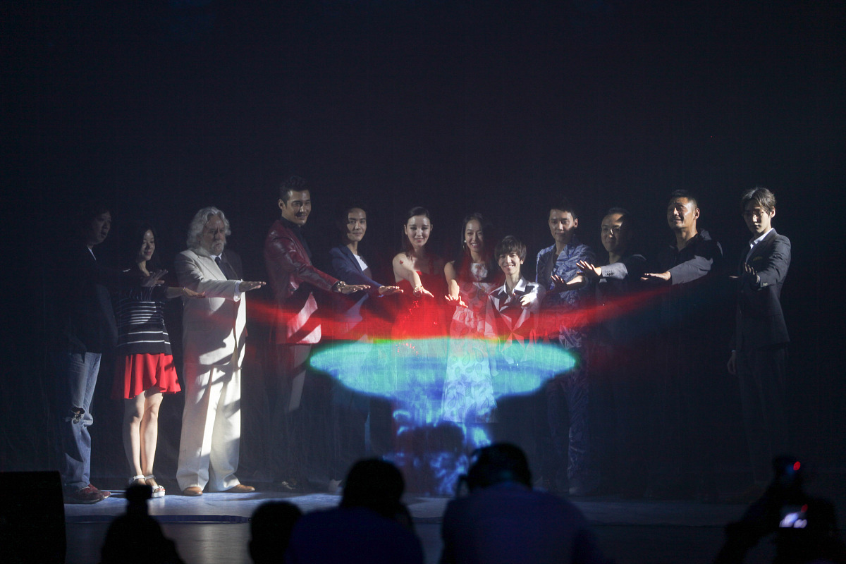 2<strong>0</strong>15年08月12日,北京,改编自同名小说的电视剧《幻城》举办开机发布会