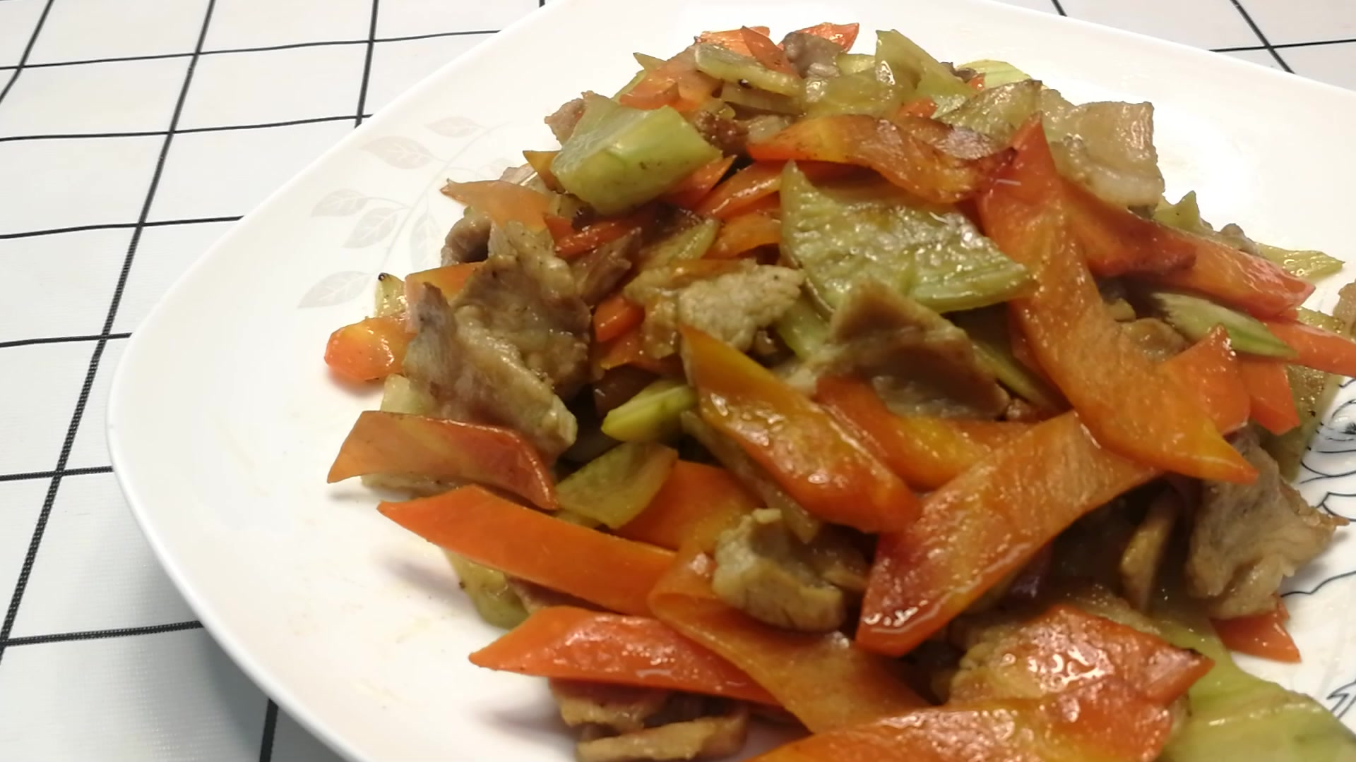 莴笋胡萝卜炒肉片,营养竟然这么丰富,以前都不知道