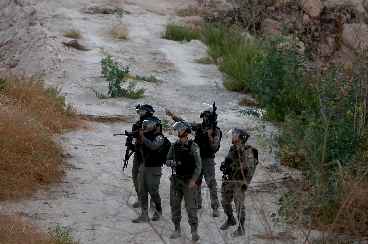 荒漠雇佣兵:从孤儿团到三十人团,一个孩子领袖的命运抉择 荒漠雇佣兵:从孤儿团到三十人团,一个孩子领袖的命运抉择