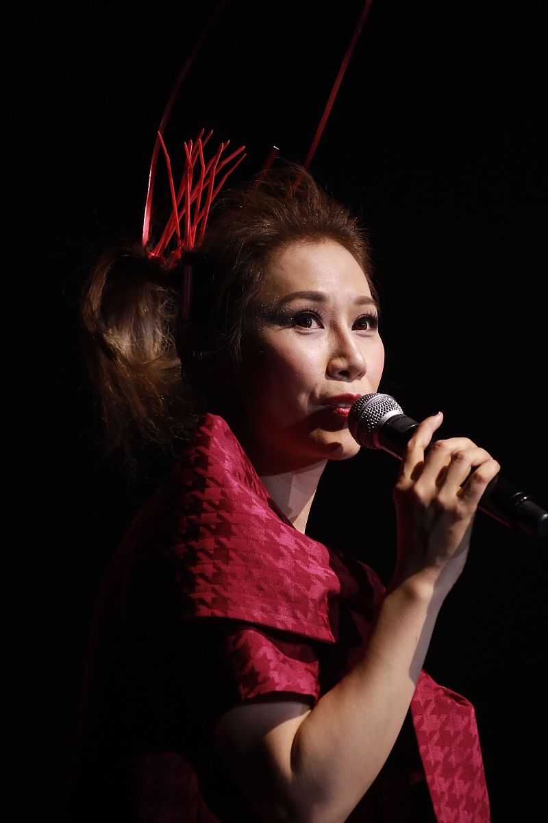 2017年5月6日,香港,明星举行首个个人演唱会.彭家丽