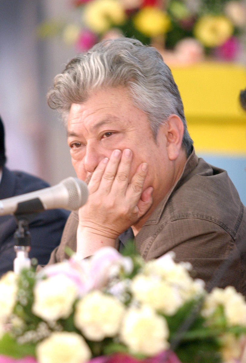 电影故事片《一轮明月》,2004年4月25日上午在拍摄地福建泉州召开新闻