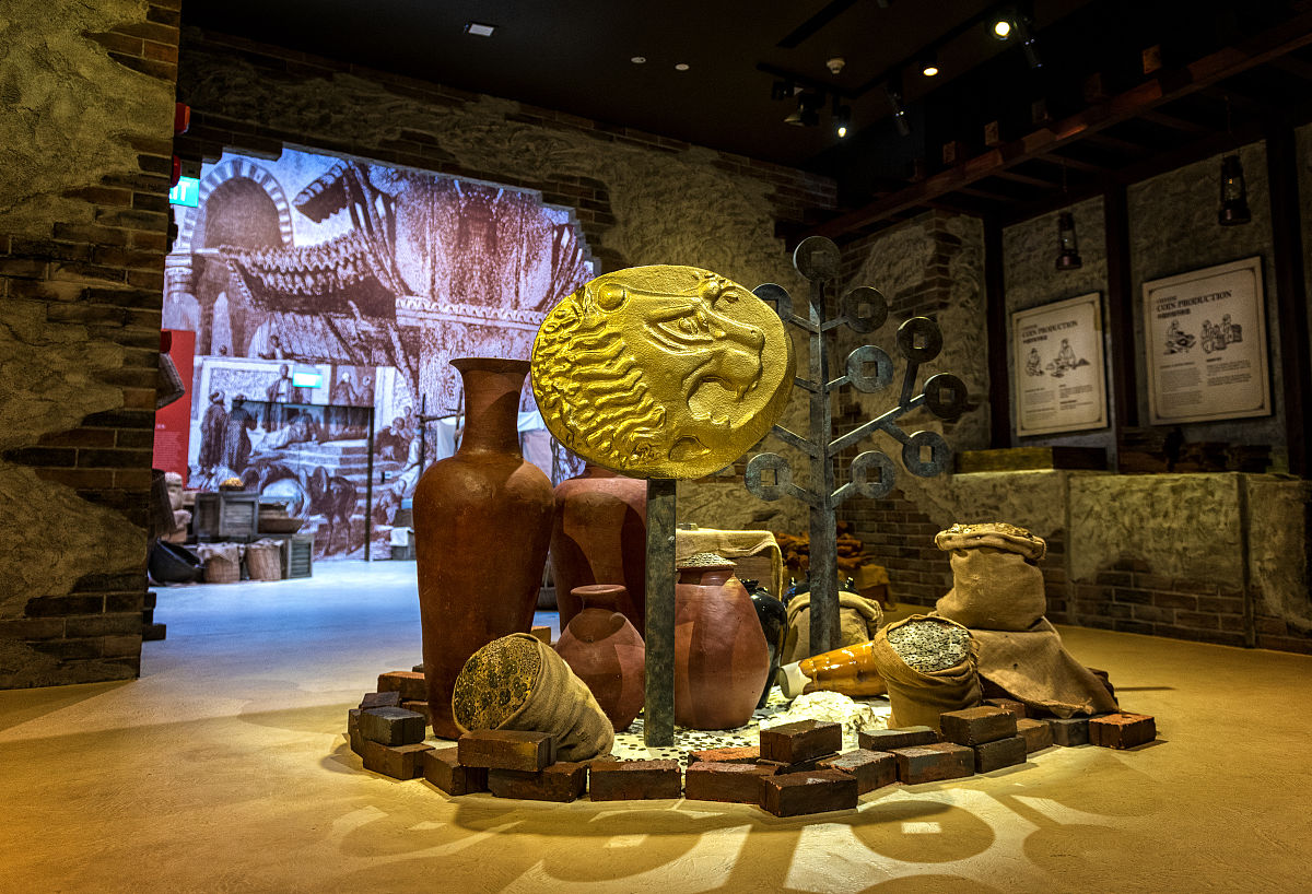 通过创作方式或方法：本设计将结合汉兵马俑元素的方式，比对用户需求分析结果，生成设计方案，请帮我创作一个产品选题内容