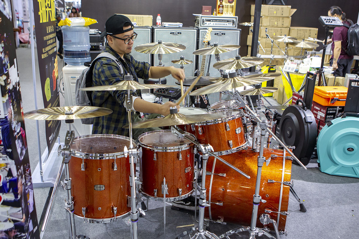 倾情投入，律动青春：一位高中生架子鼓手的音乐之旅