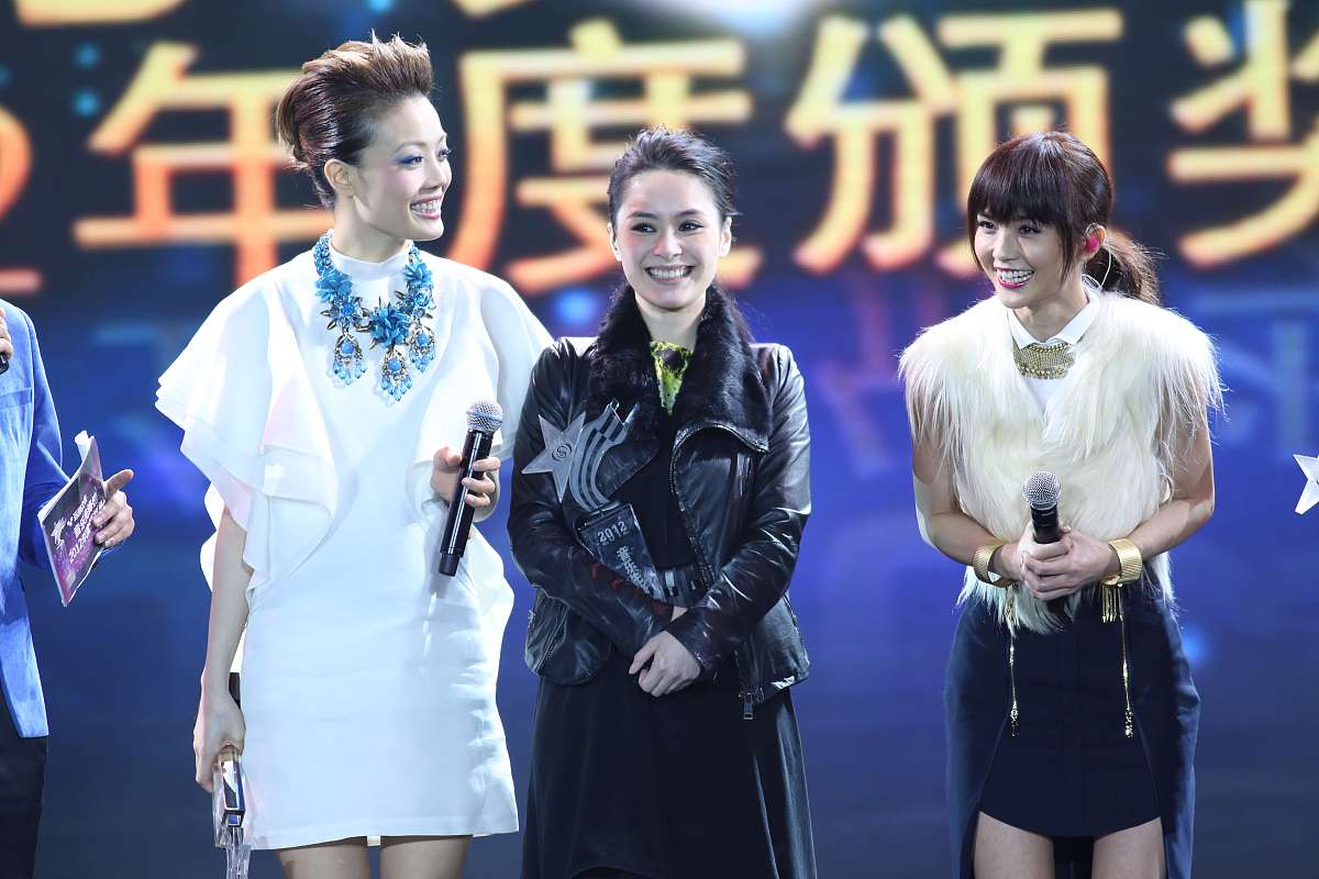 闫东炜《萤火虫之愿》歌曲赏析：梦想与希望的闪耀