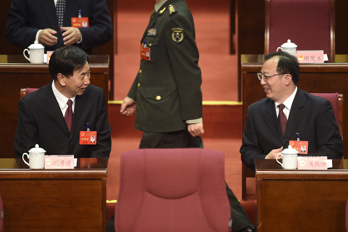 比赛的报告书在周五可以得到所以请告诉我可能的时间翻译成日语敬语