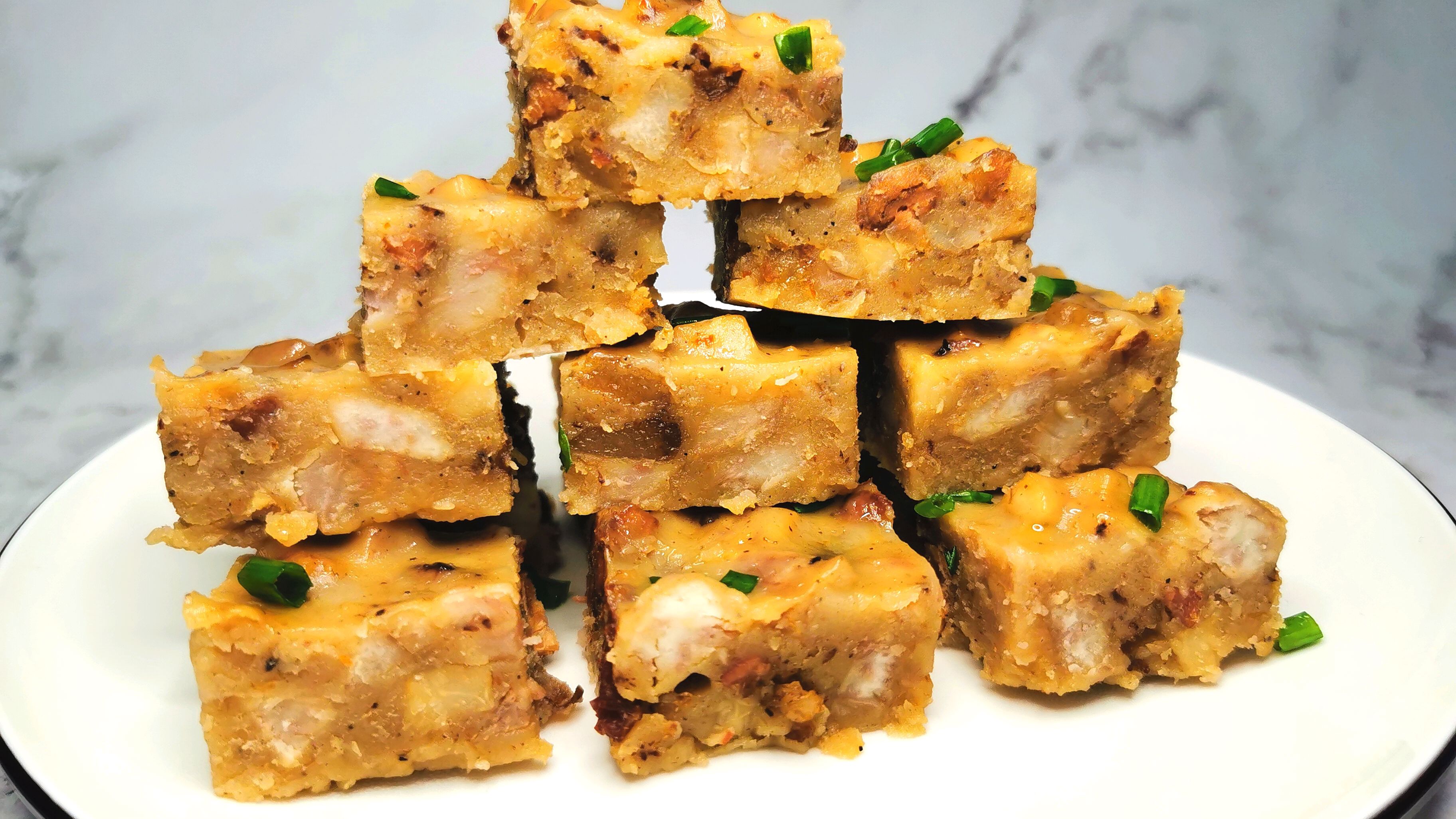 芋头糕我家一直这样做,咸香软糯比饭店的还好吃, 一大盘吃光光