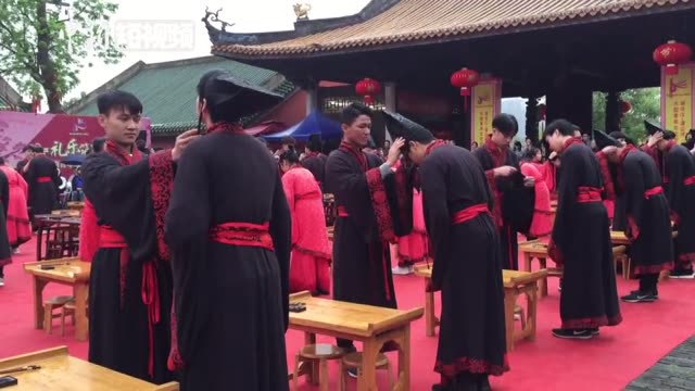 壮观！近300名中外小伙伴体验儒家传统成人礼