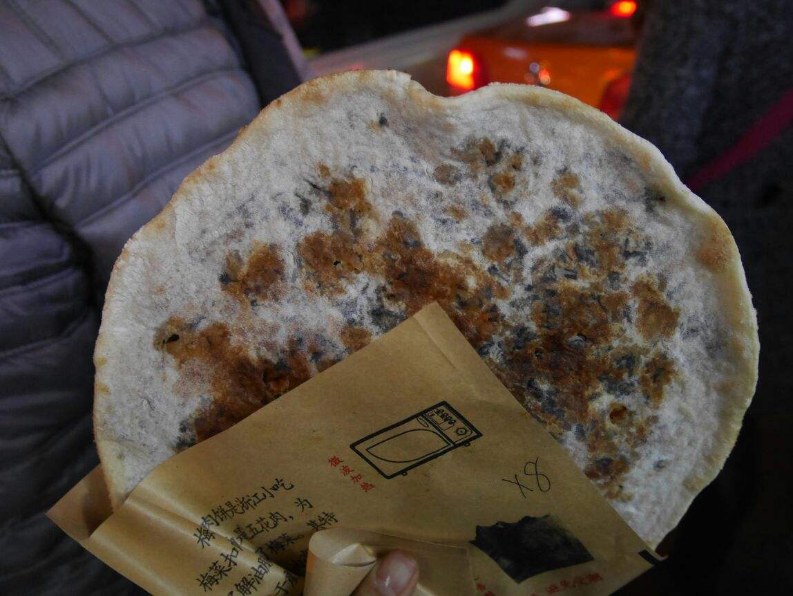 学生党戒不掉的4种路边摊，铁板鱿鱼上榜，最后一种当晚饭吃