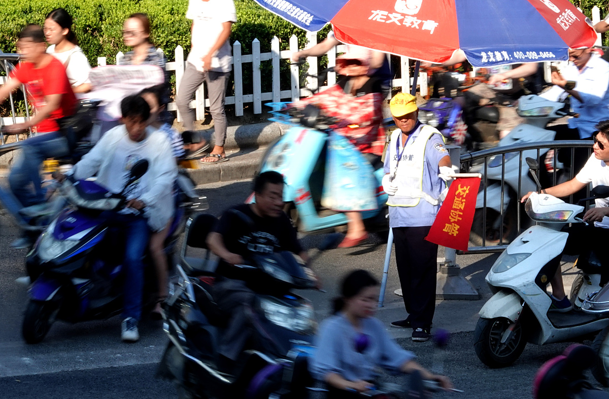 郑州交通技师学院的公路工程测量高级工初中生行业优势