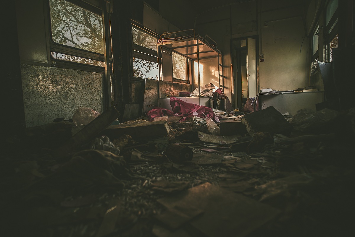 古代夜晚诡异事件：女主目睹偷运谜团，惊险逃生！