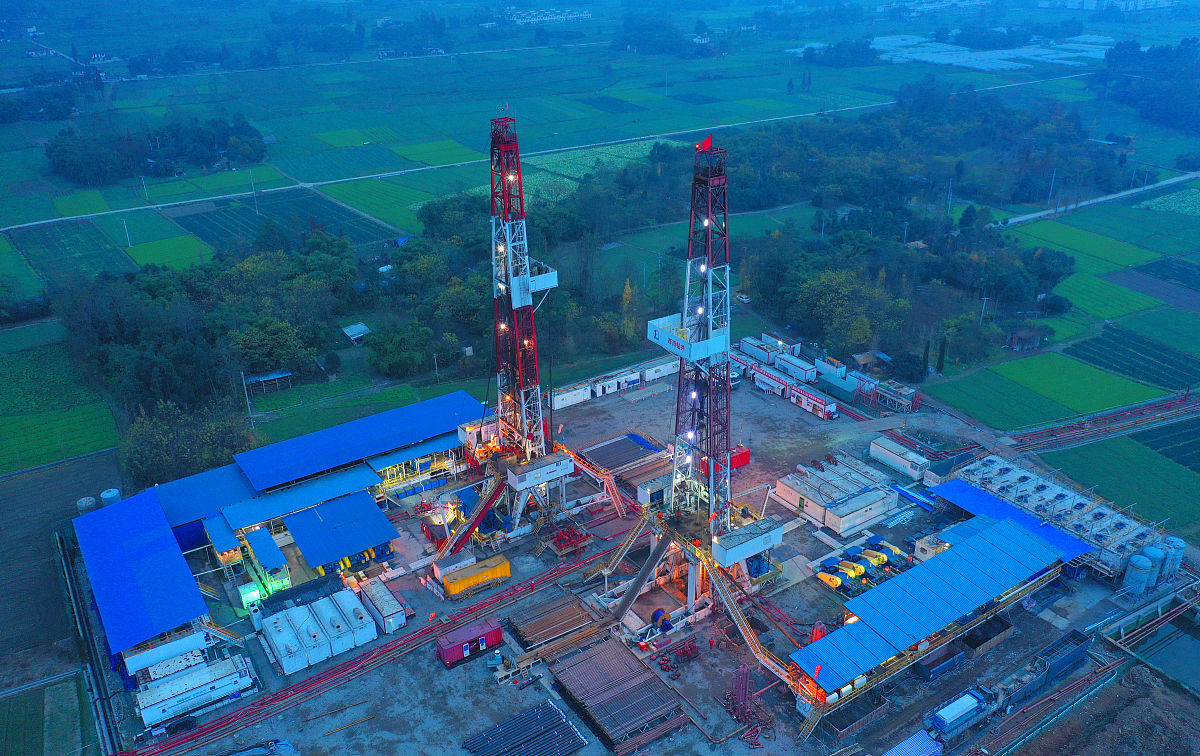 石油钻井专业培养目标：培养高素质石油钻探人才