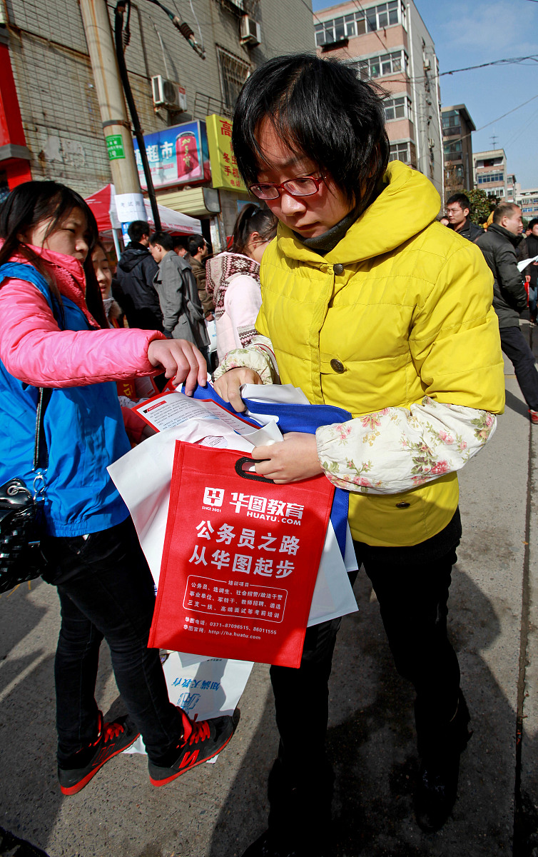 ***_***2013年11月24日,河南省郑州市,河南广播电视大学门口,参加2014