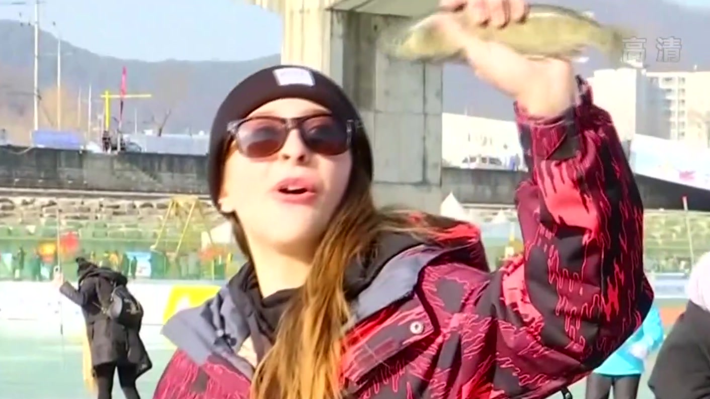 韩国:“山鳟鱼冰钓节”开幕 超过14万人参加