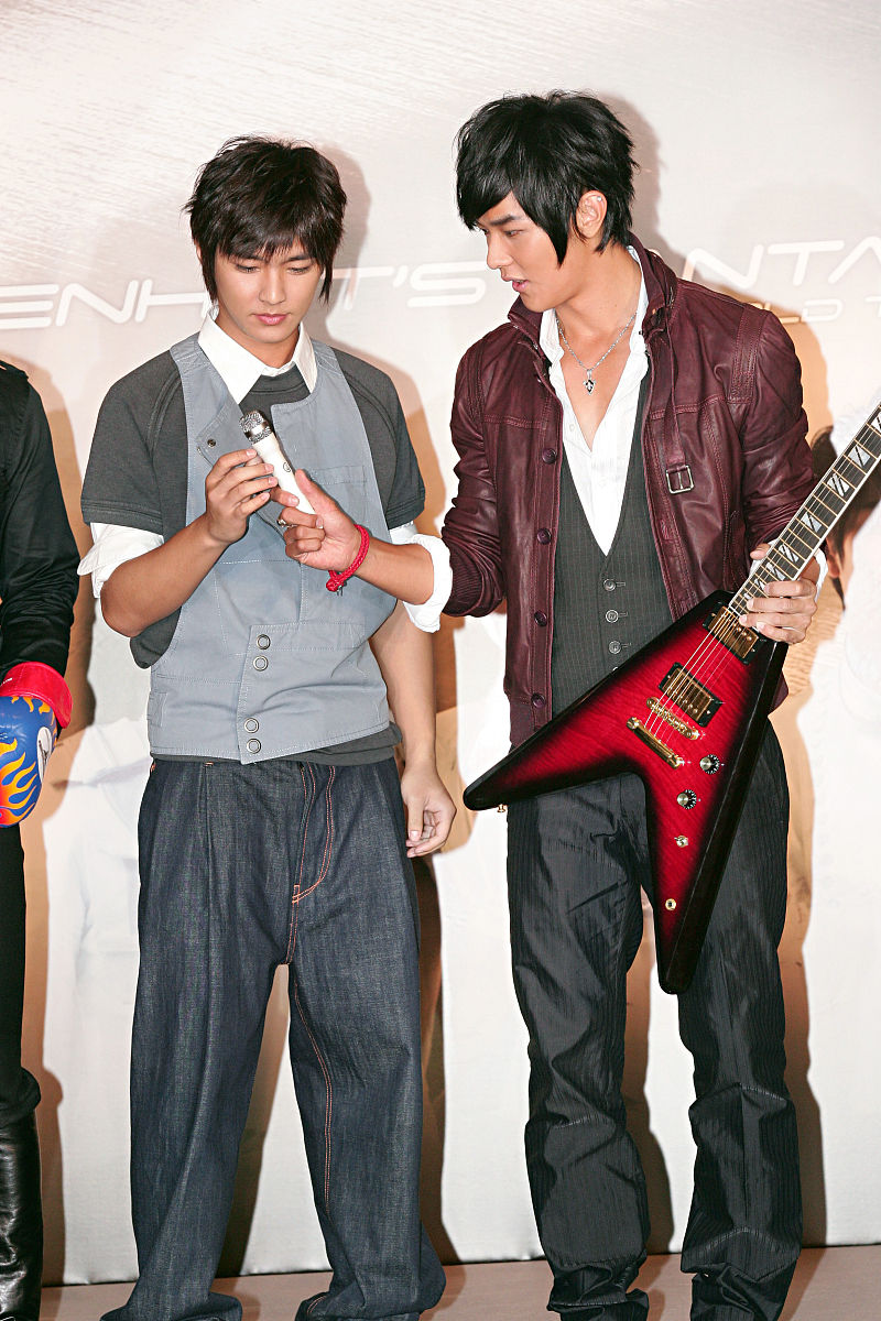 2008年8月8日,香港,飞轮海为世界巡演首站宣传 炎亚纶 汪东城+++_+++