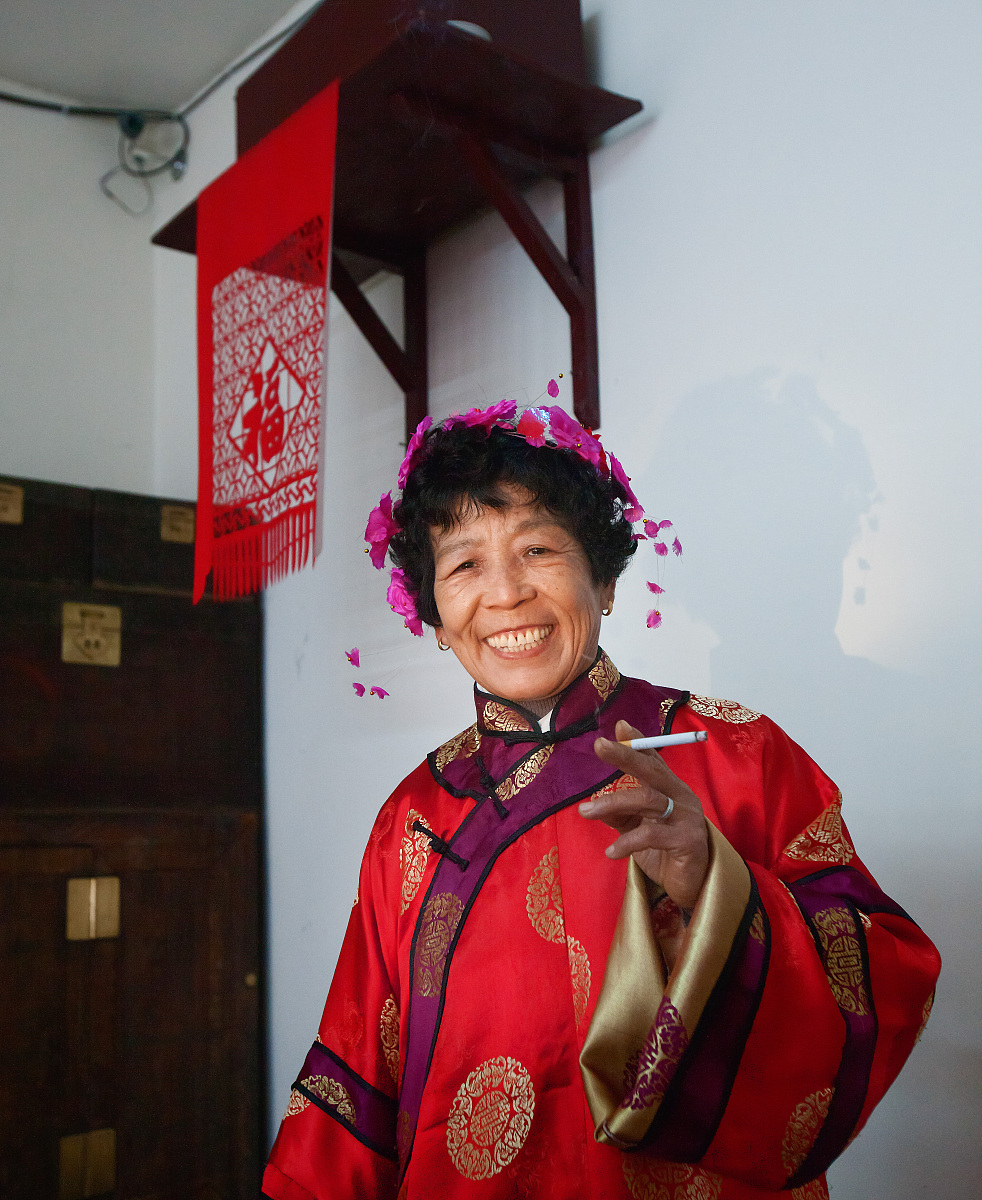 ***_***2011年1月11日,牡丹江小依兰岗村,满族祭祖,祠堂休息的查玛_1
