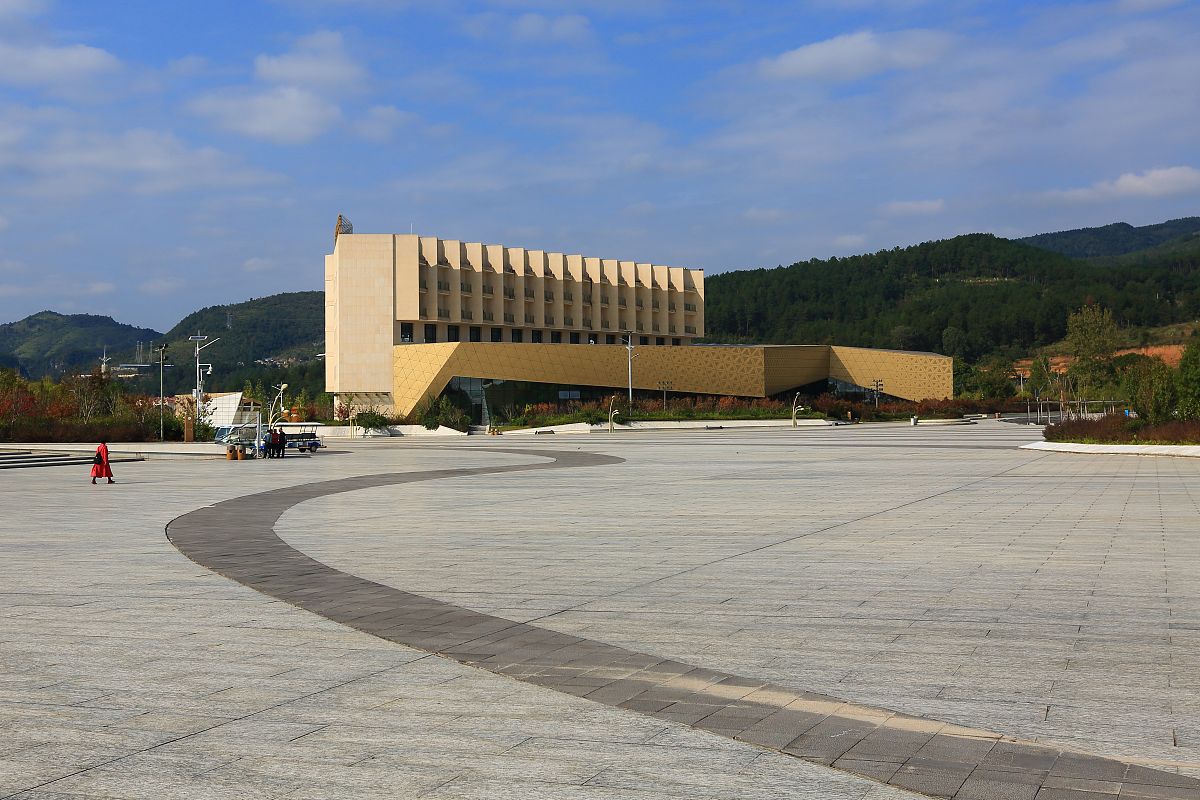 平塘中等职业学校2022年招生专业：机械制造、电子信息、旅游管理、建筑工程