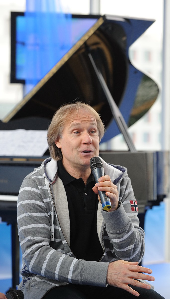 帮我写首歌并编曲中文歌