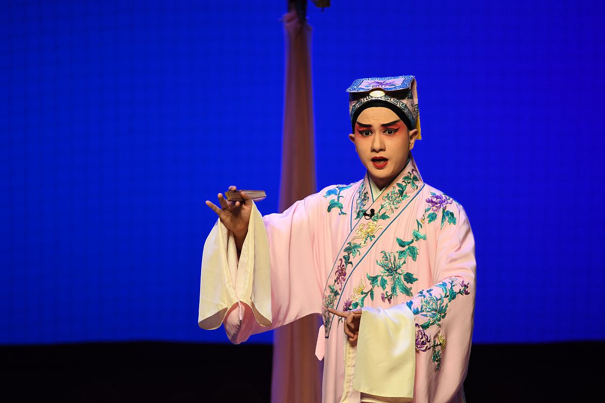 2019年8月21日,江苏苏州,广东汉剧《花灯案》演出.