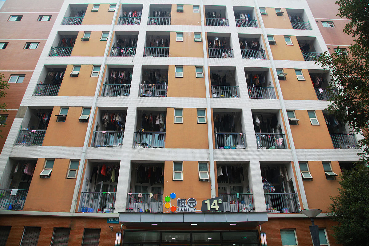 四川省信息工程学校宿舍条件：舒适安全，设施完善