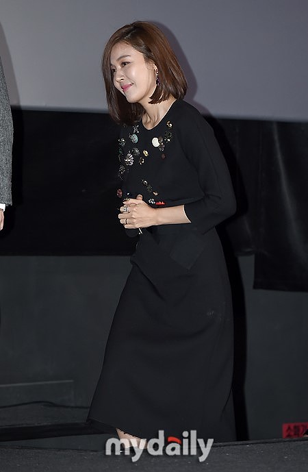 现在你是一位抖音创作者你即将发布一条黑色连衣裙的照片关键词是消失的她李木子穿搭请写一篇文案