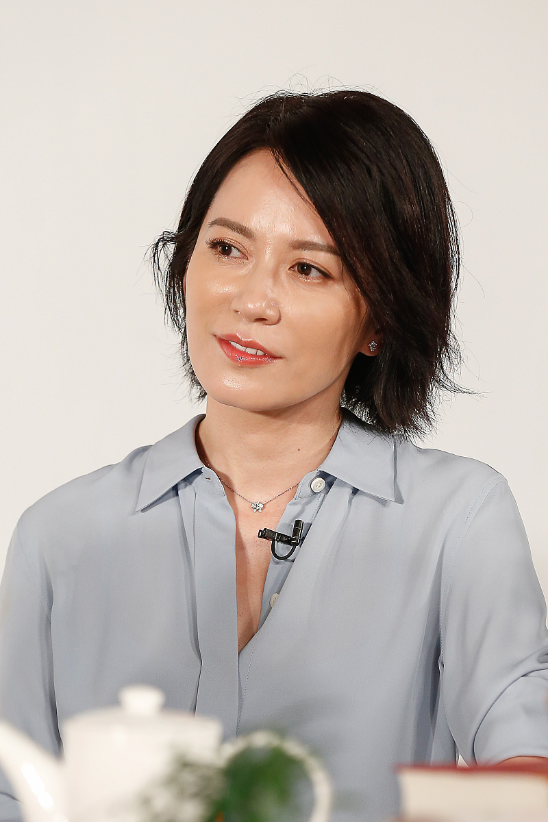 2018年6月5日,北京, 47岁冻龄女神俞飞鸿出席小说《繁华》圆桌对话活