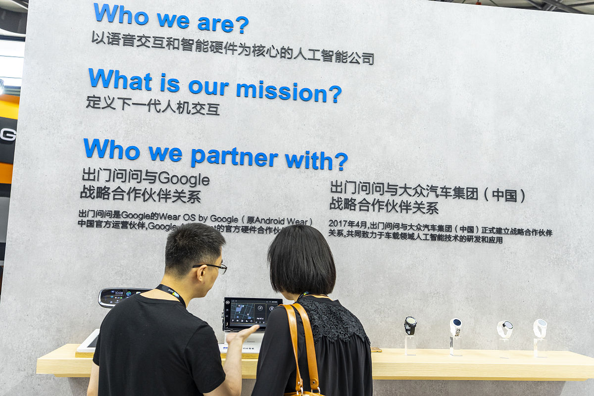 我要申请在英国读机器人硕士写一封英文邮件给老师请求他成为我的推荐人帮我拟定几个邮件标题