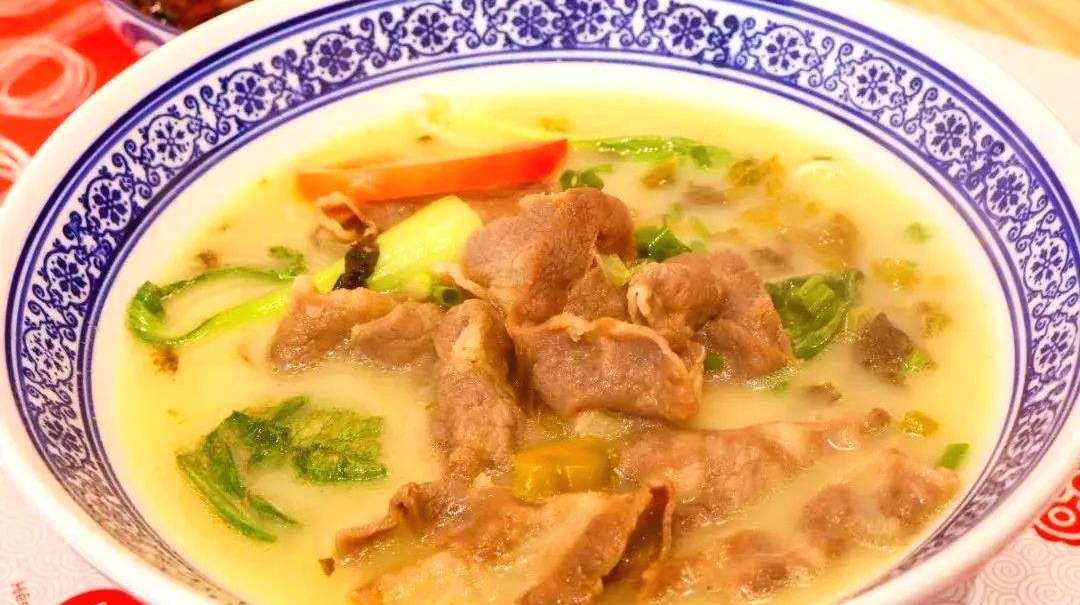 酸汤肥牛改良的面条:黯然销魂金汤面!