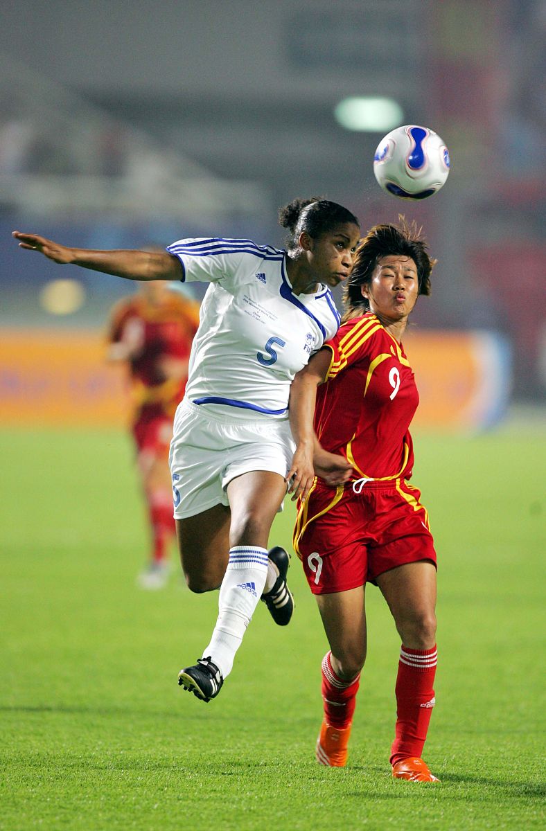 2007年4月21日,武汉,足球表演赛,中国国家女子足球队3-2战胜国际足联