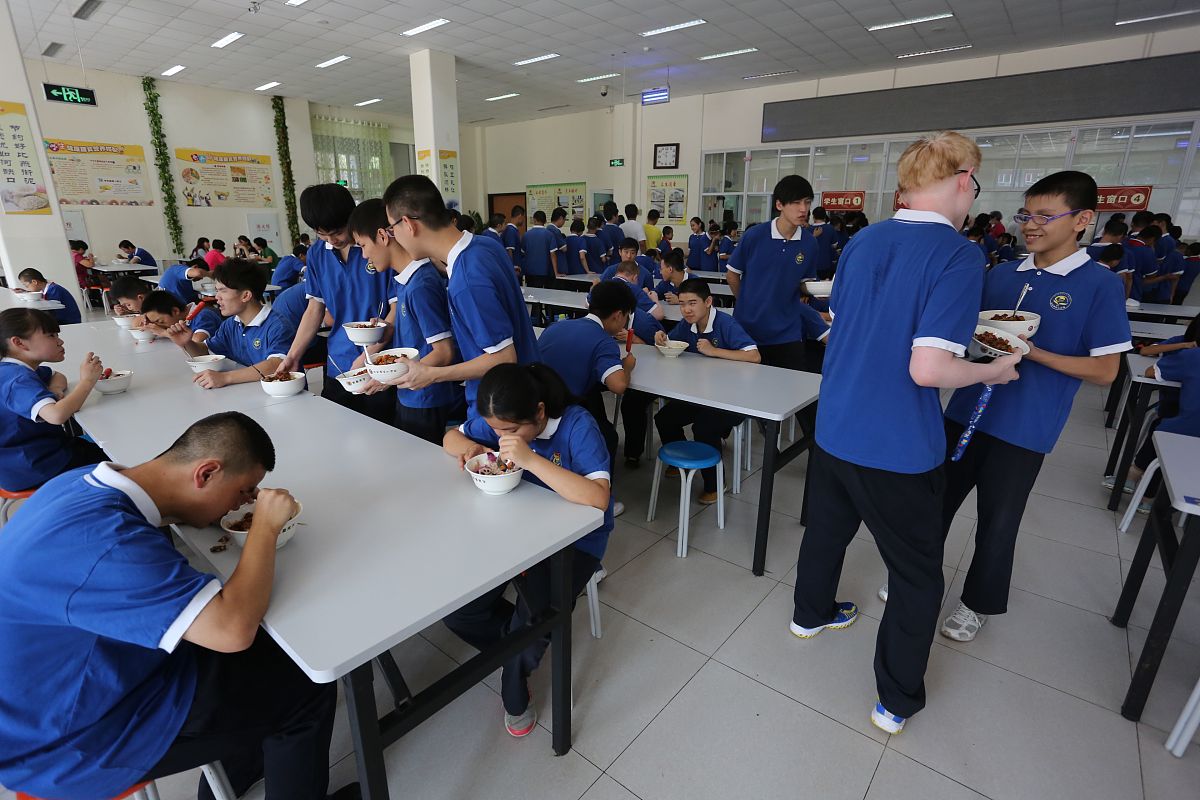 此外我们还应该探索建立越籍劳工的培训机制