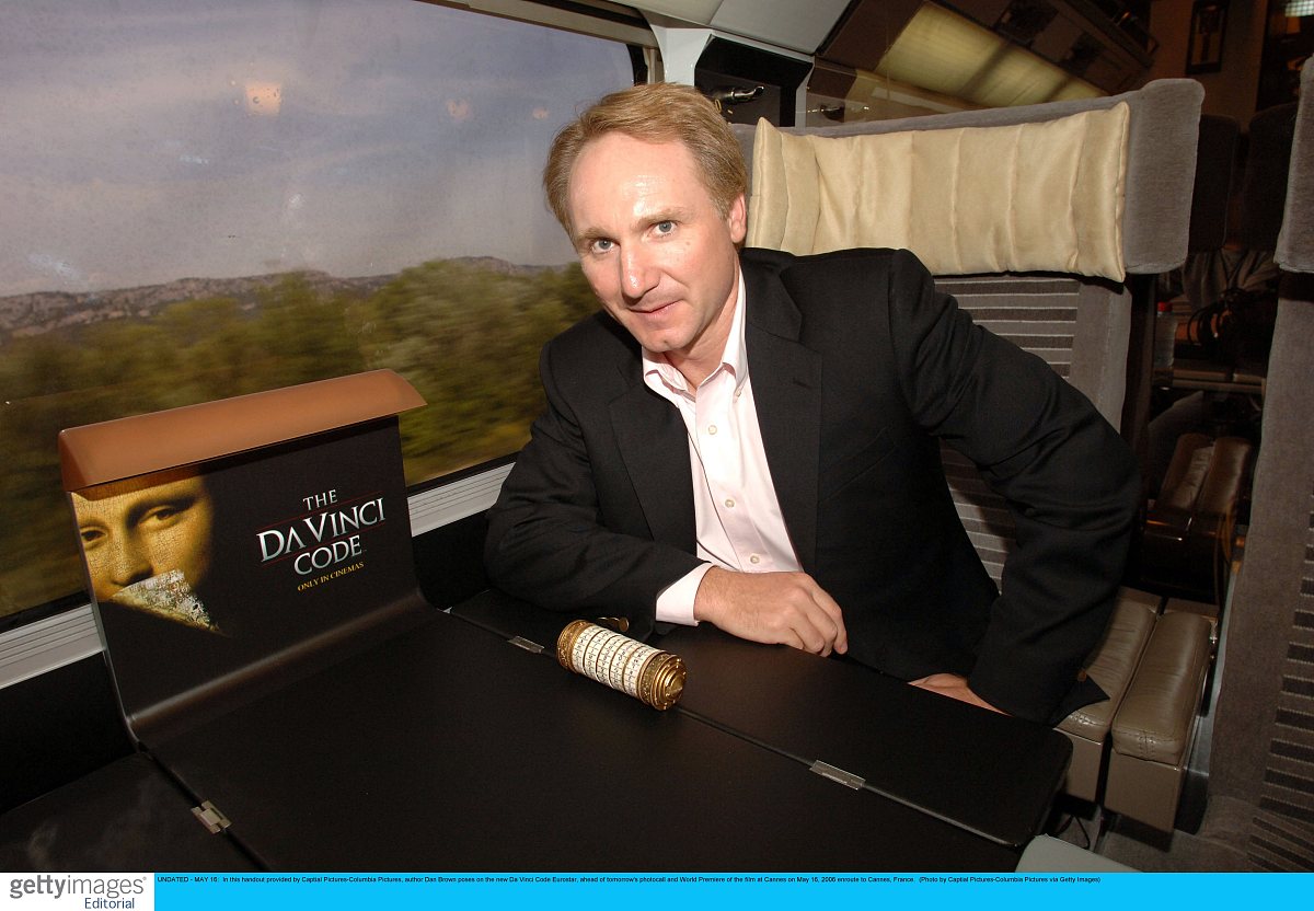 作家dan brown .达芬奇密码电影是根据dan brown 的畅销小说改编     